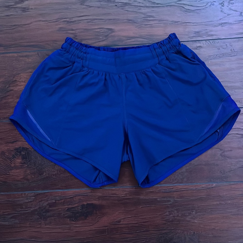 Lululemon Hotty Hot Low-Rise Lined Shorts Size 4